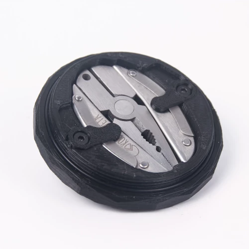 Lid with pliers