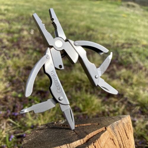 Multifunctional pliers